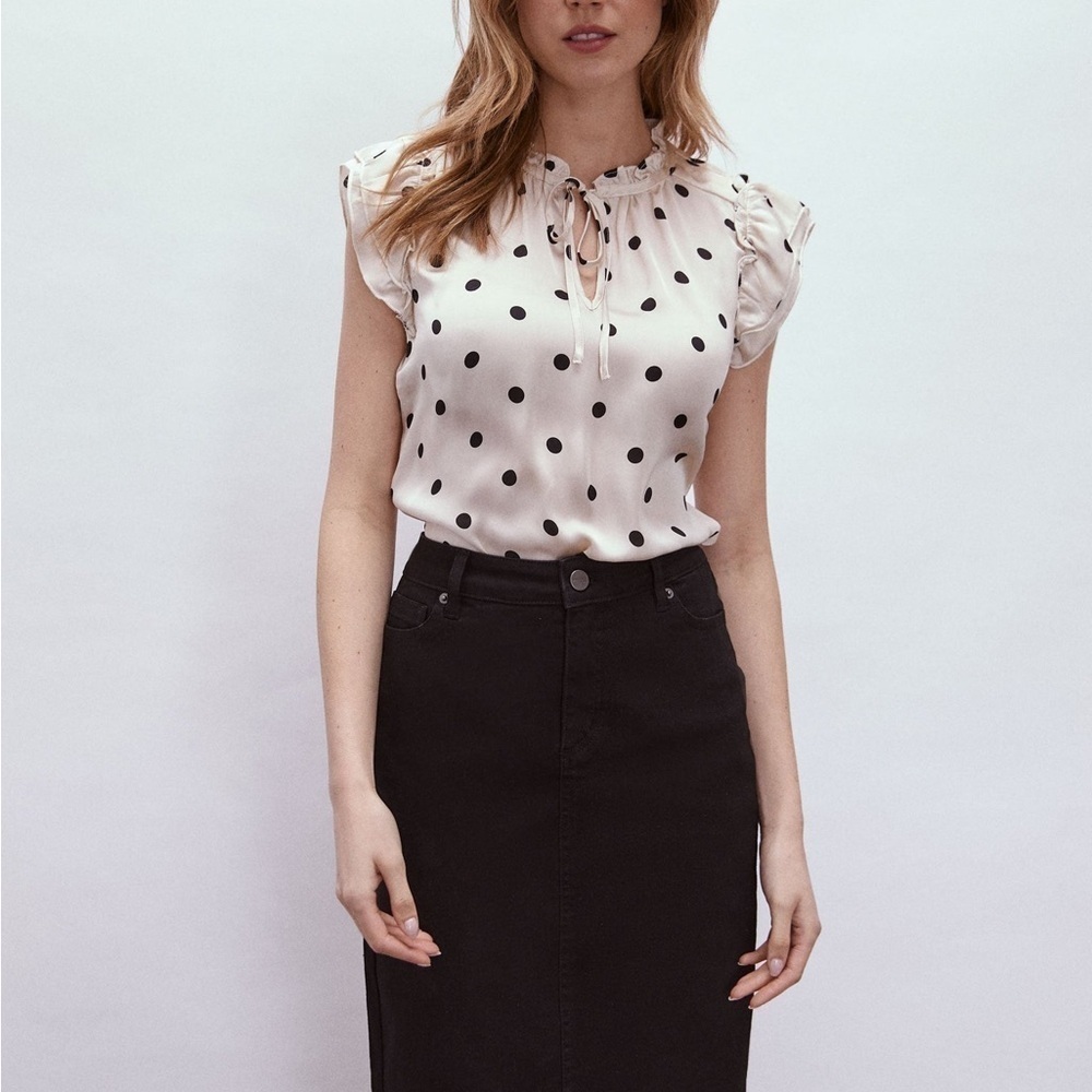 Melanie Lyn Size Large Dotted Satin Blouse Ruffled Short Sleeve